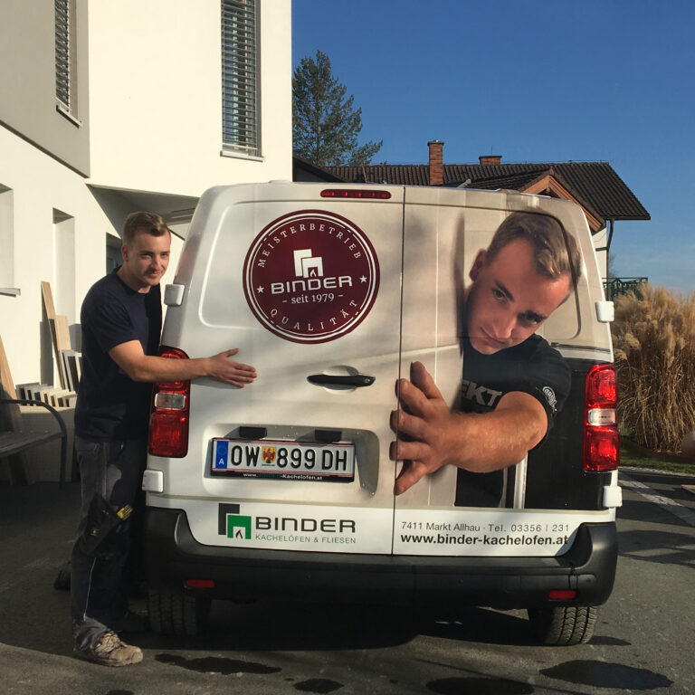 neuer-firmenbus-montage-beschriftung